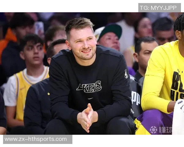 东契奇三分球表现不佳翻白眼回应记者感谢引发热议 东契奇三分球表现不佳翻白眼回应记者感谢引发热议