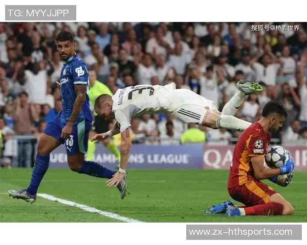 马斯坦托诺训练中疑似受伤与队医一同离场引发担忧